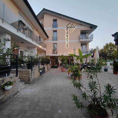 City Panzio Balatonlelle Exterior foto
