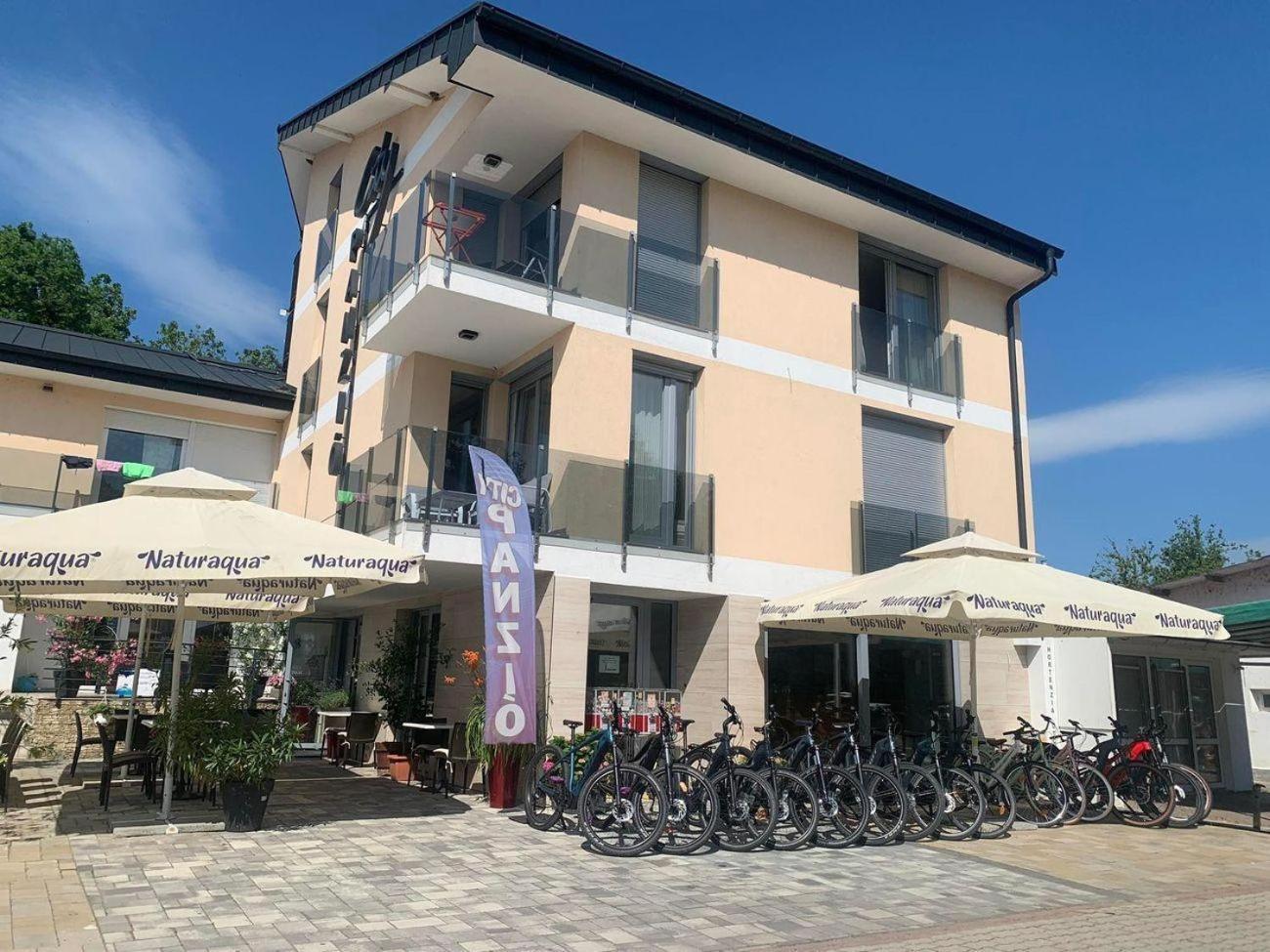 City Panzio Balatonlelle Exterior foto