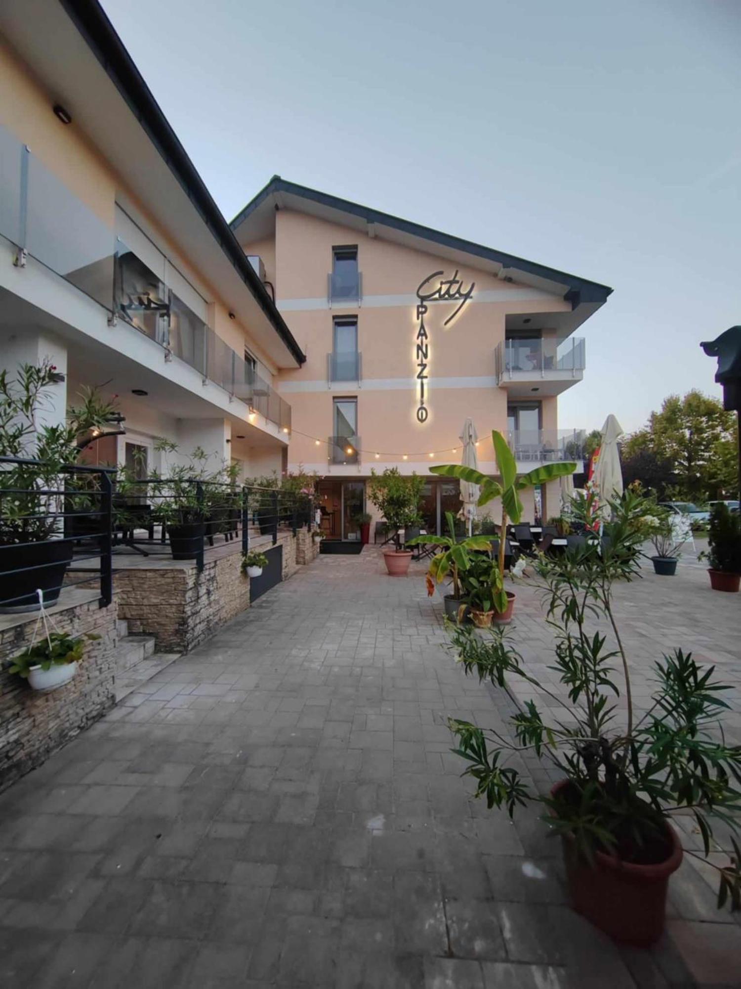 City Panzio Balatonlelle Exterior foto