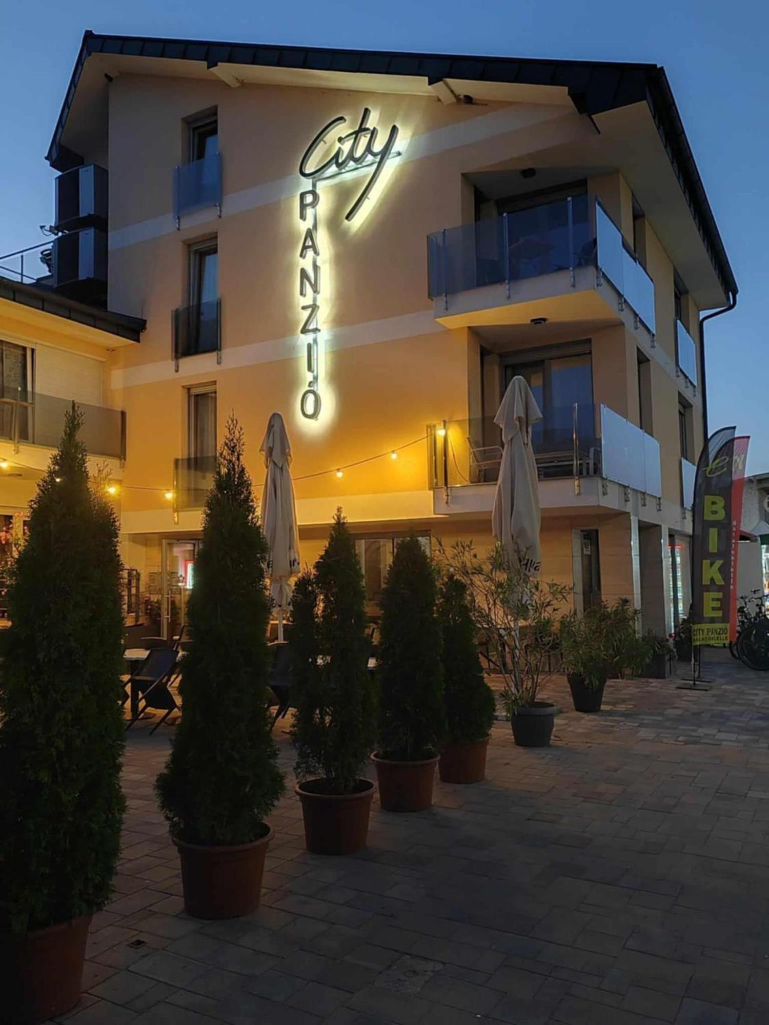 City Panzio Balatonlelle Exterior foto
